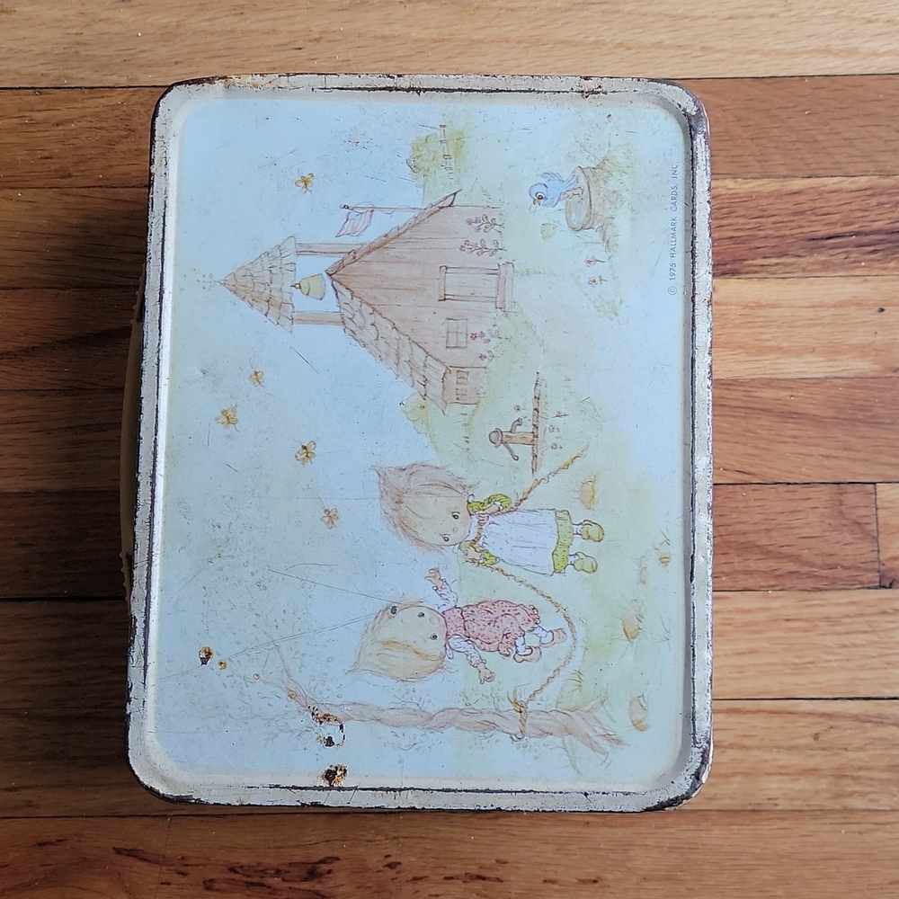 Vintage 1975 Hallmark Betsey Clark metal lunch box